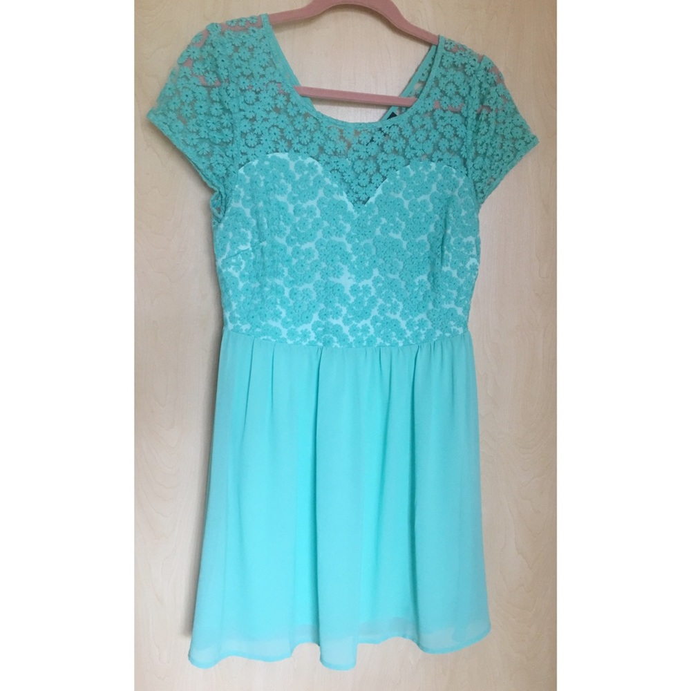 Pretty turquoise dress!